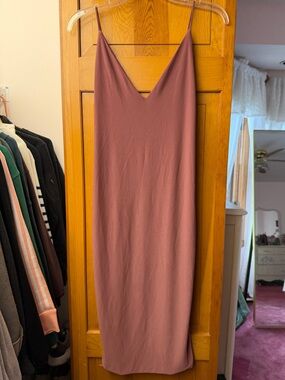 Windsor Dark Link Spaghetti Strap V-Neck Midi Slip Dress